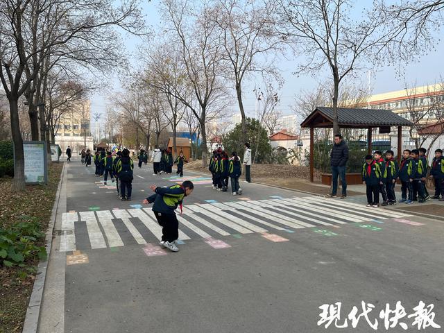 竞技宝JJB登录中小学体育课如何“天天见”？在江苏看见体育活动加“宿”度(图5)