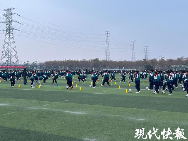 竞技宝JJB登录中小学体育课如何“天天见”？在江苏看见体育活动加“宿”度(图7)