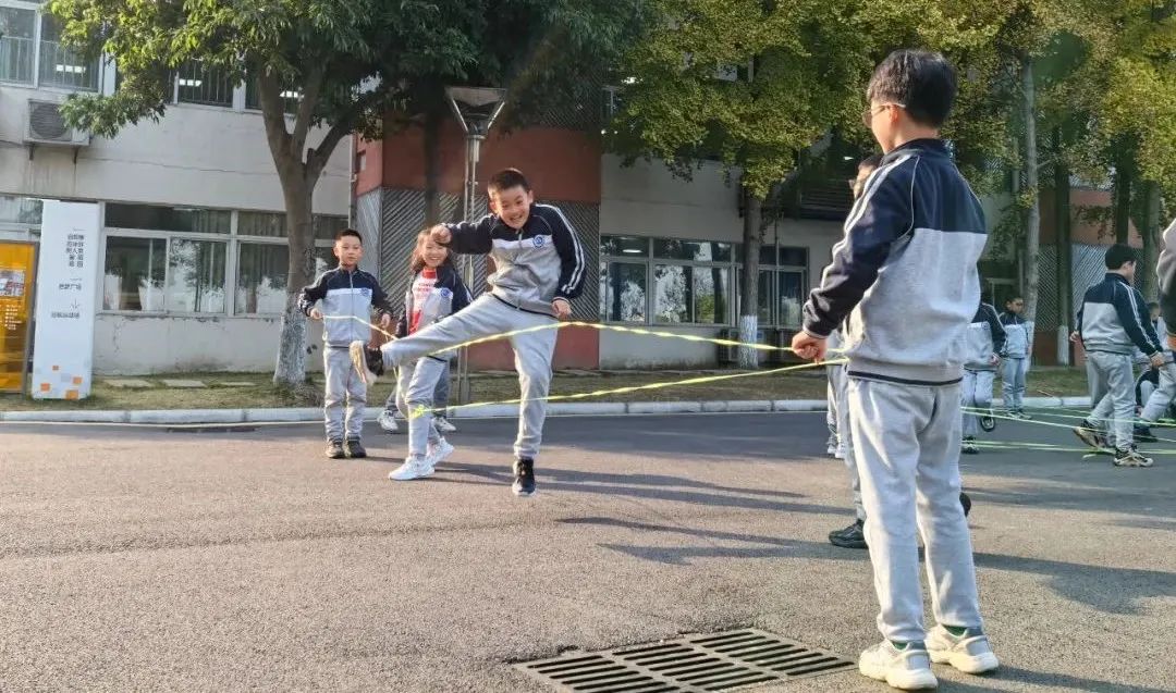 竞技宝JJB官网常练常赛常运动畅享快乐在校园(图1)